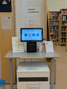 kirjaston itsepalvelulainausautomaatti