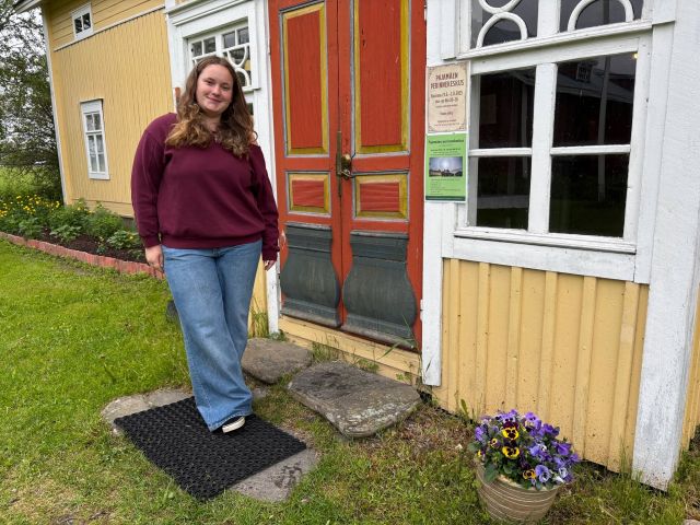 Pajamäen perinnekeskus on auki elokuun ensimmäiseen päivään saakka ma - pe klo 10 -16. Ei pääsymaksua!

☕ Torstaina 3.7. ja perjantaina 4.7. perinnekeskuksessa pääsee kahvittelemaan kesäkahvilaan. Perinnekeskus työllistää kesän aikana paikallisia nuoria, kuvassa Iiris Kallio toivottamassa vierailijat tervetulleeksi.

Ota seurantaan perinnekeskuksen sosiaalisen median kanavat ja saat lisätietoa perinnekeskuksen kesän tapahtumista: @pajamaen.perinnekeskus 

Osoite: Pohjapuolentie 366

#pajamäenperinnekeskus #perinnekeskus #pitäjäntupa #toholampi #luonnollinenkotilaakso